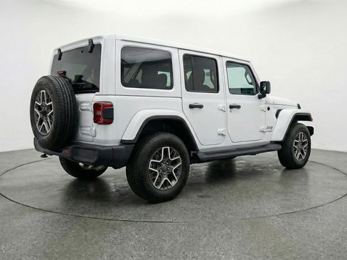 Used 2025 Jeep Wrangler Unlimited Sahara AWD/4WD image 9