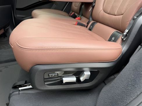 Used 2020 BMW X7 xDrive40i w/ M Sport Package AWD/4WD image 35