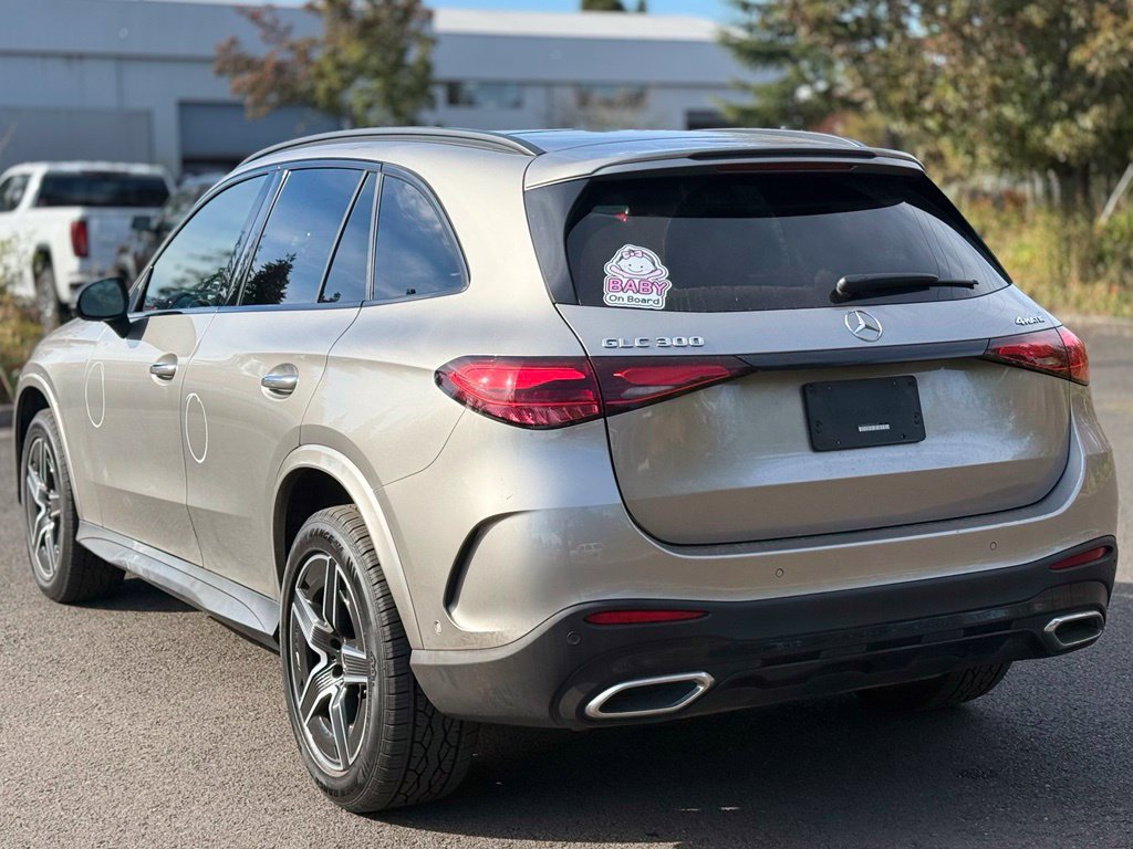 Used 2023 Mercedes-Benz GLC 300 4MATIC image 3