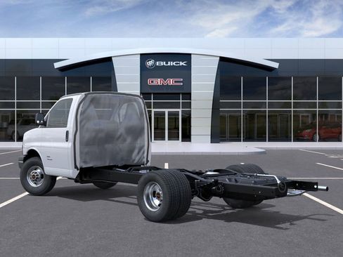 New 2026 GMC Savana 4500 image 3