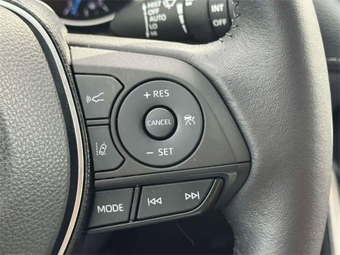 Used 2022 Toyota RAV4 XLE image 22