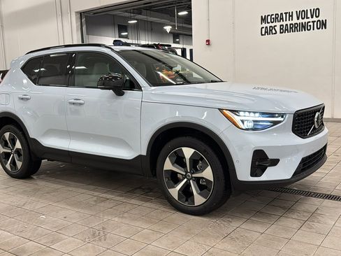 Used 2026 Volvo XC40 B5 Plus w/ Protection Package Premier image 3