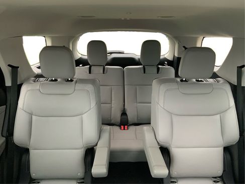 Used 2025 Ford Explorer Active w/ Active Comfort Package image 15