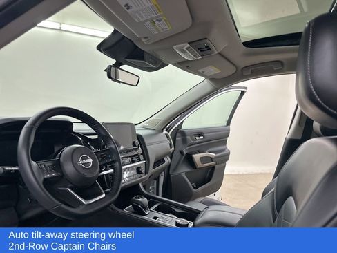 Used 2024 Nissan Pathfinder Platinum image 30