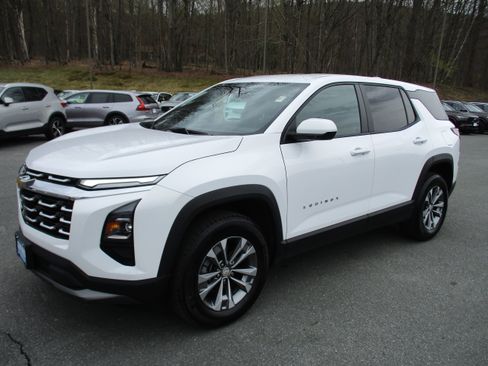 Used 2025 Chevrolet Equinox LT AWD/4WD image 1