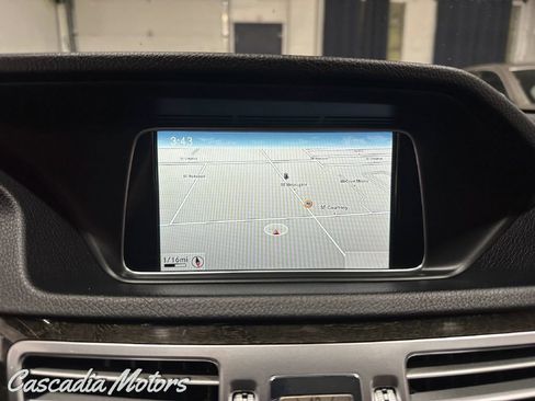Used 2014 Mercedes-Benz E 550 4MATIC Sedan image 16