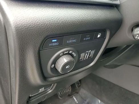 Used 2023 Jeep Grand Cherokee Overland w/ Luxury Tech Group IV image 11