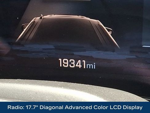Used 2025 Chevrolet Suburban Z71 AWD/4WD image 6