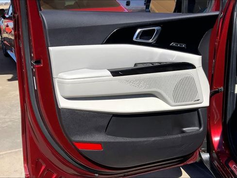 Used 2022 Kia Carnival SX Prestige image 22