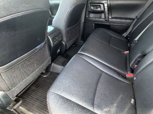 Used 2022 Toyota 4Runner TRD Off-Road Premium w/ Moonroof Package AWD/4WD image 24