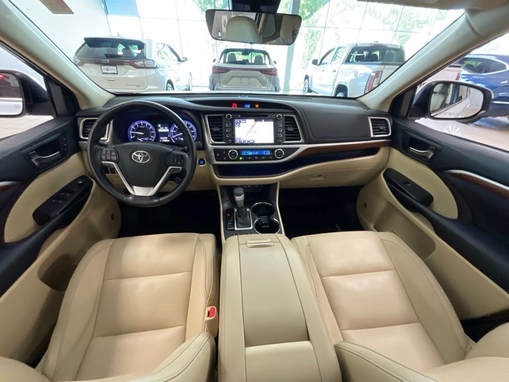 Used 2019 Toyota Highlander Limited AWD/4WD image 9