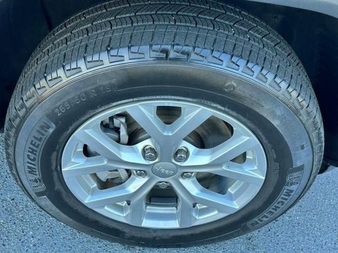 Used 2023 Jeep Grand Cherokee L Limited image 21