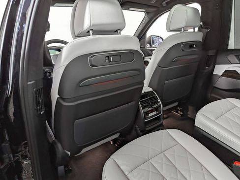 Used 2025 BMW X7 xDrive40i w/ Premium Package image 48