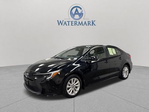 Used 2024 Toyota Corolla LE w/ LE Convenience Package FWD image 1