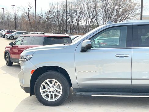 Used 2024 Chevrolet Suburban LT image 7