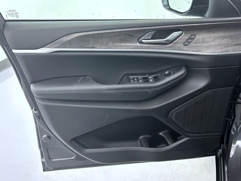 New 2025 Jeep Grand Cherokee Limited AWD/4WD image 9