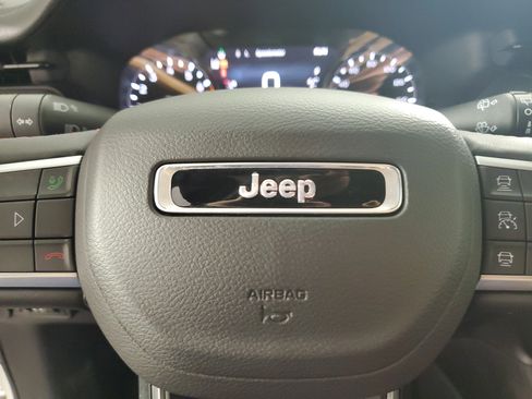 Used 2025 Jeep Compass Trailhawk AWD/4WD image 21