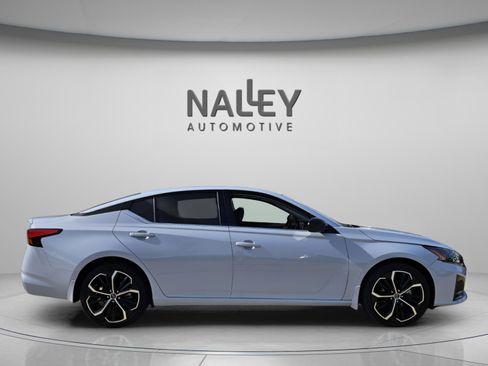Used 2023 Nissan Altima 2.5 SR image 7