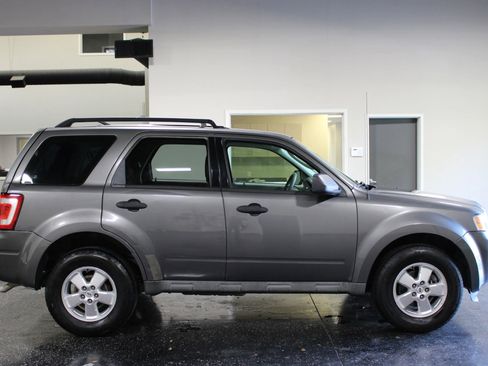 Used 2011 Ford Escape XLS w/ 101A Rapid Spec Order Code FWD image 2