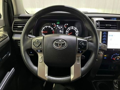 Certified 2022 Toyota 4Runner SR5 AWD/4WD image 17