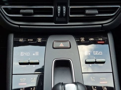 Certified 2024 Porsche Macan S AWD/4WD image 19