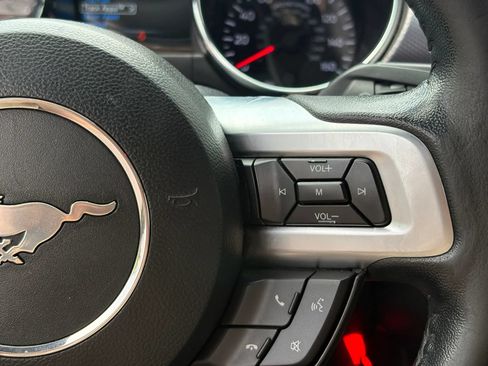 Used 2017 Ford Mustang GT RWD image 13