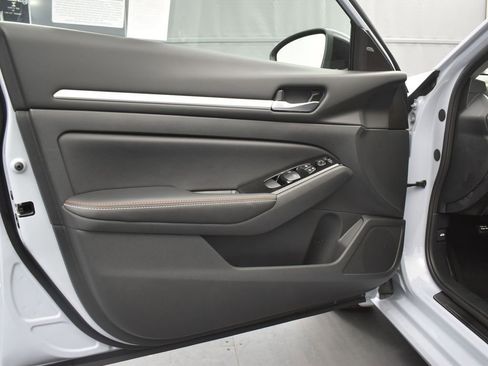 New 2025 Nissan Altima 2.5 SR image 27