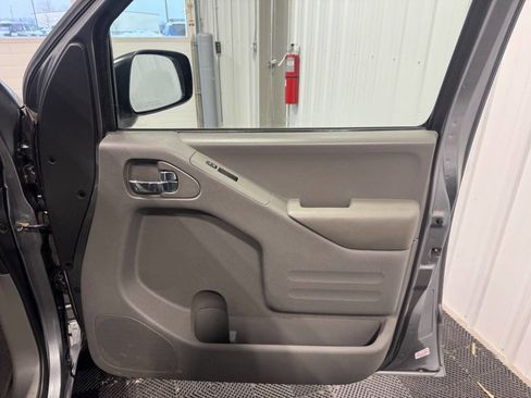 Used 2018 Nissan Frontier SV image 16