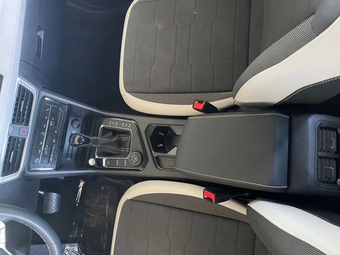 Used 2025 Volkswagen Taos SE image 39