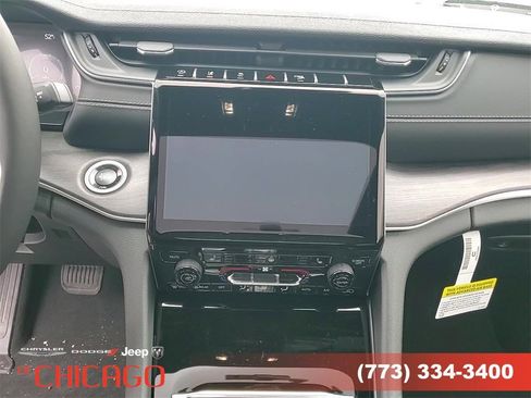 Certified 2025 Jeep Grand Cherokee Limited w/ Black Appearance Package image 21