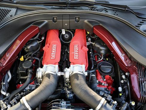 Used 2025 Ferrari Roma Spider RWD image 31