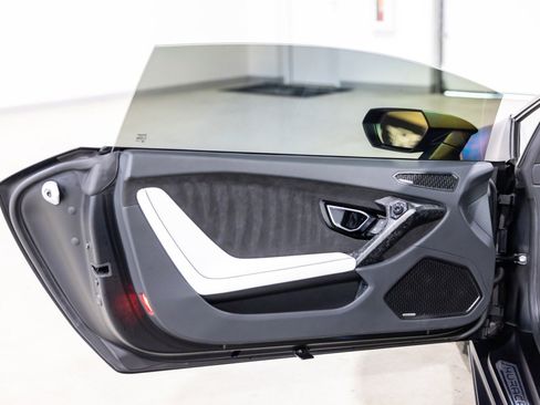 Used 2022 Lamborghini Huracan EVO RWD image 28