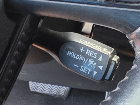 Used 2019 Toyota Prius XLE image 23