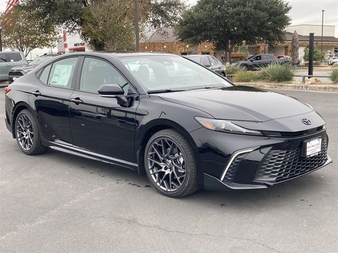 New 2026 Toyota Camry Hybrid image 3