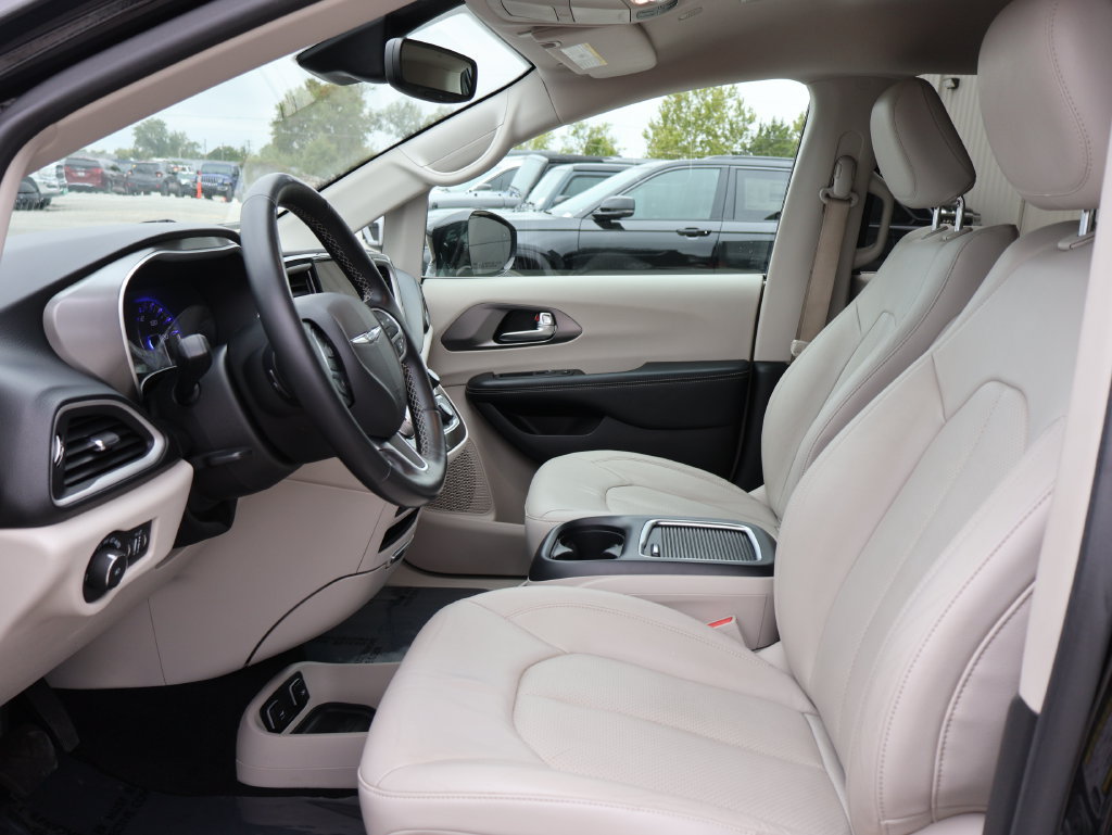 Used 2021 Chrysler Pacifica Touring-L FWD image 20