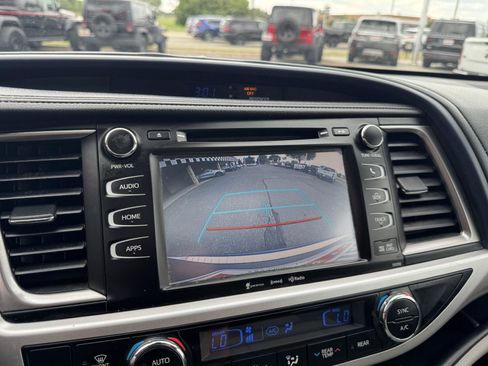 Used 2019 Toyota Highlander XLE AWD/4WD image 24