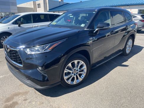 Used 2023 Toyota Highlander Limited AWD/4WD image 2