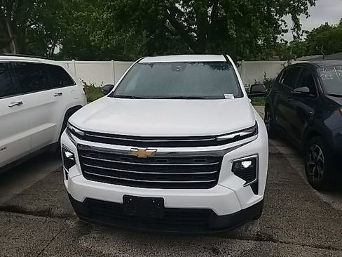 Certified 2025 Chevrolet Traverse LT FWD image 9