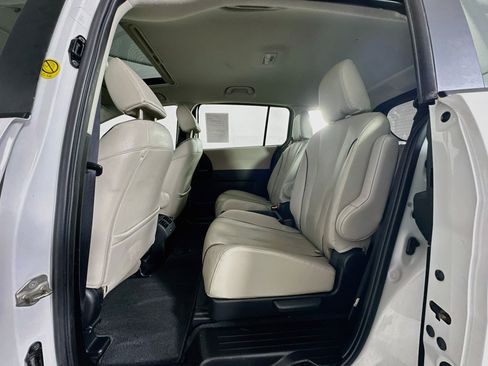 Used 2014 MAZDA MAZDA5 Grand Touring FWD image 26