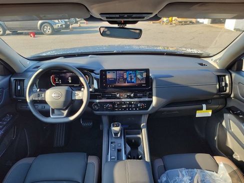 New 2026 Nissan Pathfinder Platinum FWD image 10