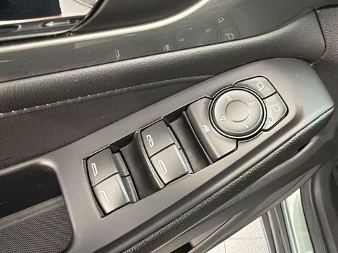 Used 2023 Chevrolet Traverse LT FWD image 13