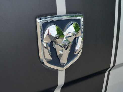 Used 2016 RAM 1500 Laramie AWD/4WD image 9