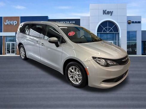 Used 2023 Chrysler Voyager LX FWD image 10