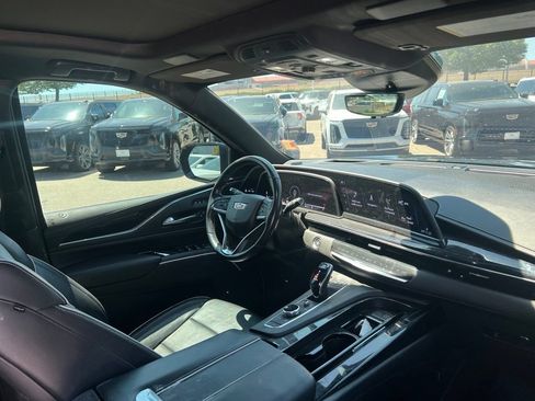Used 2021 Cadillac Escalade Sport w/ LPO, Illumination Package AWD/4WD image 21