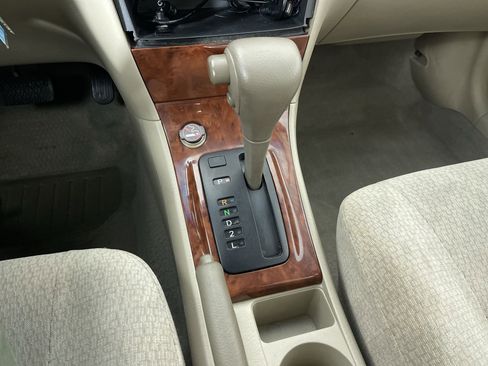 Used 2004 Toyota Corolla LE image 18