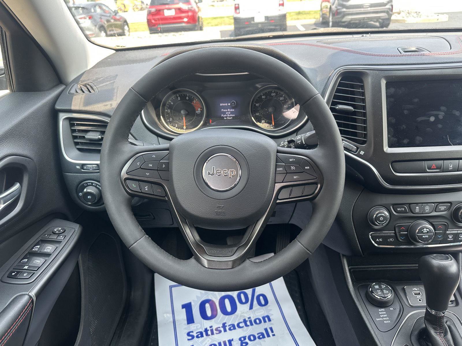 Used 2022 Jeep Cherokee Trailhawk AWD/4WD image 31