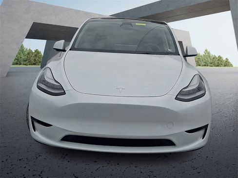 Used 2023 Tesla Model Y Long Range image 2