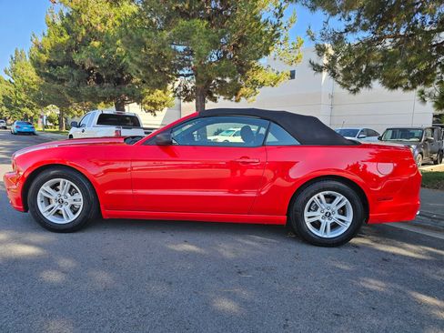Used 2013 Ford Mustang Convertible RWD image 8