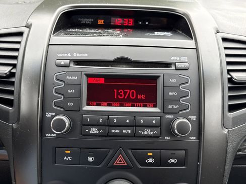 Used 2013 Kia Sorento LX FWD image 21