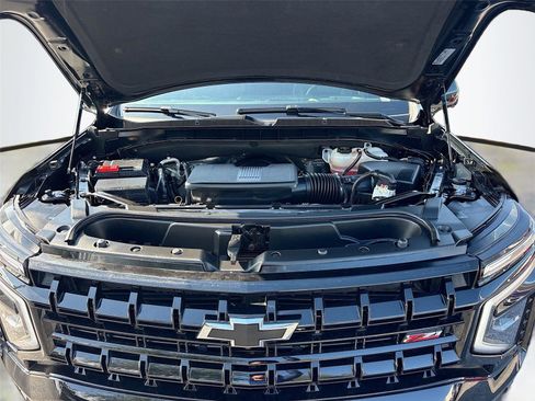 Used 2025 Chevrolet Suburban Z71 AWD/4WD image 35